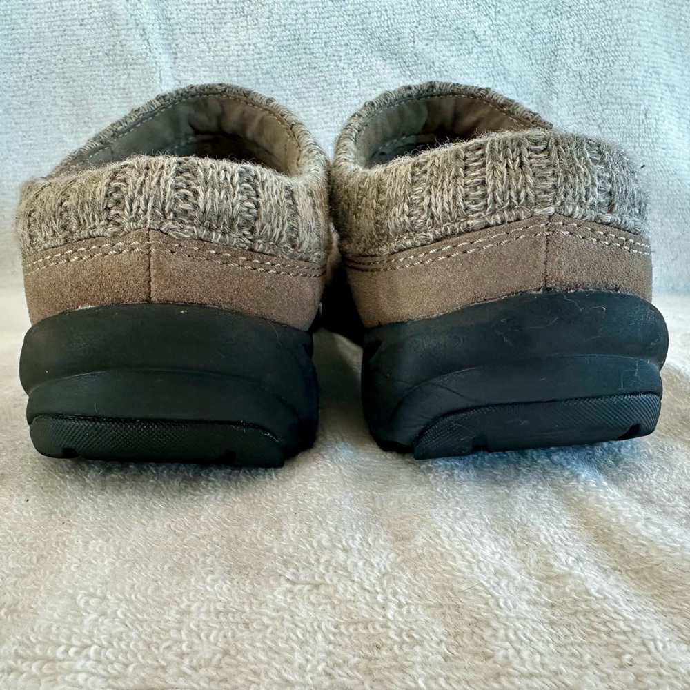 Vionic 8.5 Tan Taupe Slip-ons - Picture 4 of 7